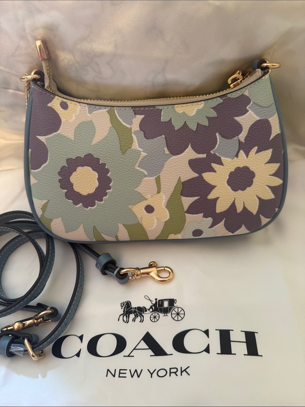 🩵Coach NWT Blue Teri Mini Shoulder Bag with Floral Print/ Gold Chain & Hardware - Picture 4 of 10
